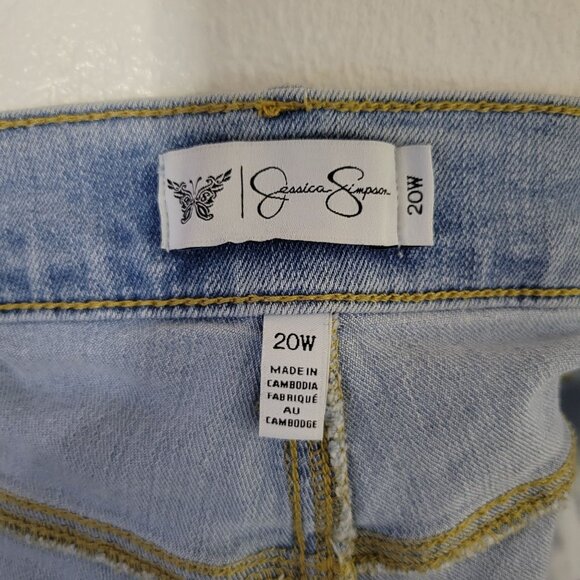 Plus Size Light Wash Flared Jeans With Floral Embroidery & Pockets 20W - Picture 7 of 11